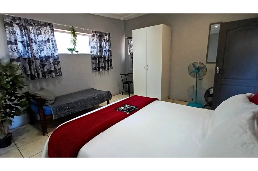 7 Bedroom Property for Sale in Bonza Bay Eastern Cape